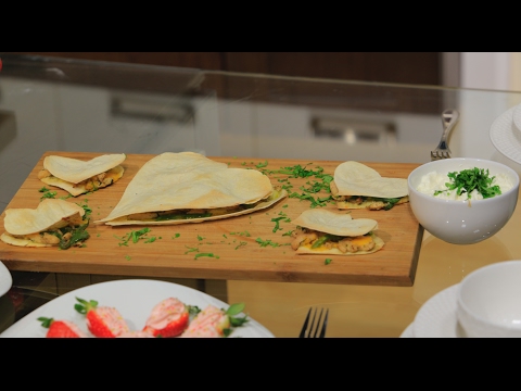 بالفيديو طريقة إعداد ومقادير كاساديا دجاج