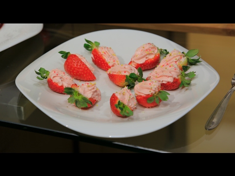 بالفيديو طريقة إعداد ومقادير فراولة بحشو التشيز كيك