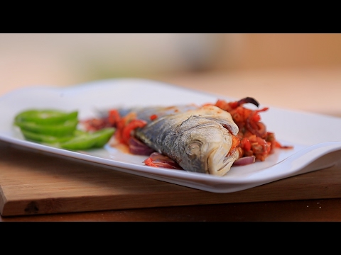 بالفيديو طريقة إعداد ومقادير سمك قاروص محشي جمبري