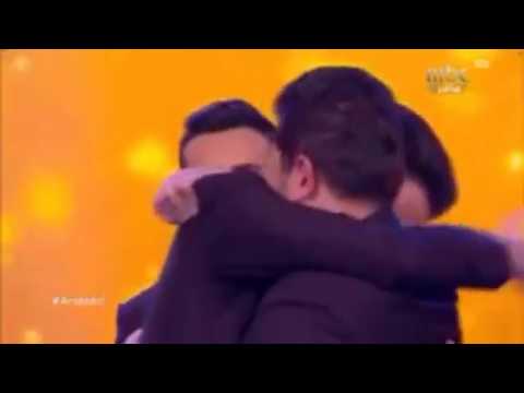 لحظة تتويج الفنان الفلسطيني يعقوب شاهين بلقب أراب أيدول