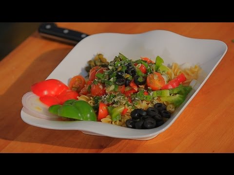 مكرونة بالطماطم الشيري و الزيتون