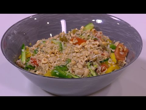 طريقة إعداد ومقادير سلطة أرز بني بالخضار والبندق