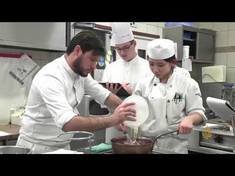 بالفيديو طهاة يابانيون يتعلّمون من المطبخ الفرنسي عن قرب