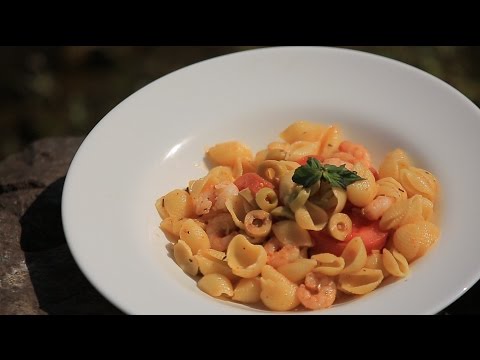 إعداد معكرونة بالجمبري والزيتون