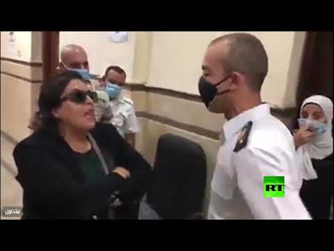 شاهد: سيدة تدعي أنها مستشارة أممية تعتدي على ضابط شرطة مصري