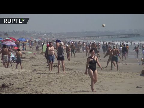 شاهد: الشواطئ مكتظة أثناء موجة الحر في كاليفورنيا رغم حظر كورونا